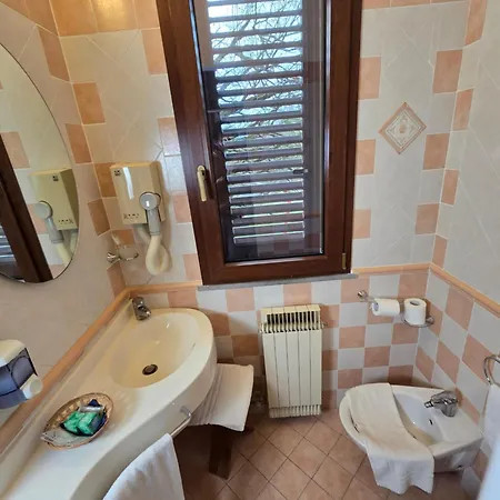 Albergo Lago Verde بينابيلي